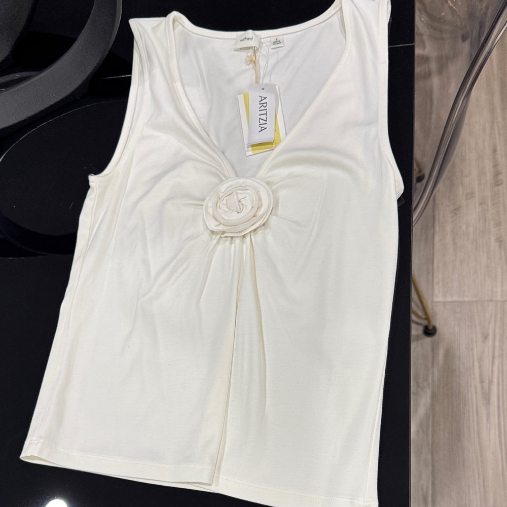 NWT Wilfred Aritzia Cream Sleeveless Tank with Floral Rosette
